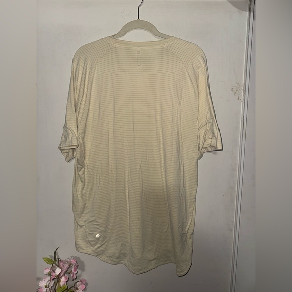 Licensed to train men’s lulu yellow shirt - Picture 3 of 5